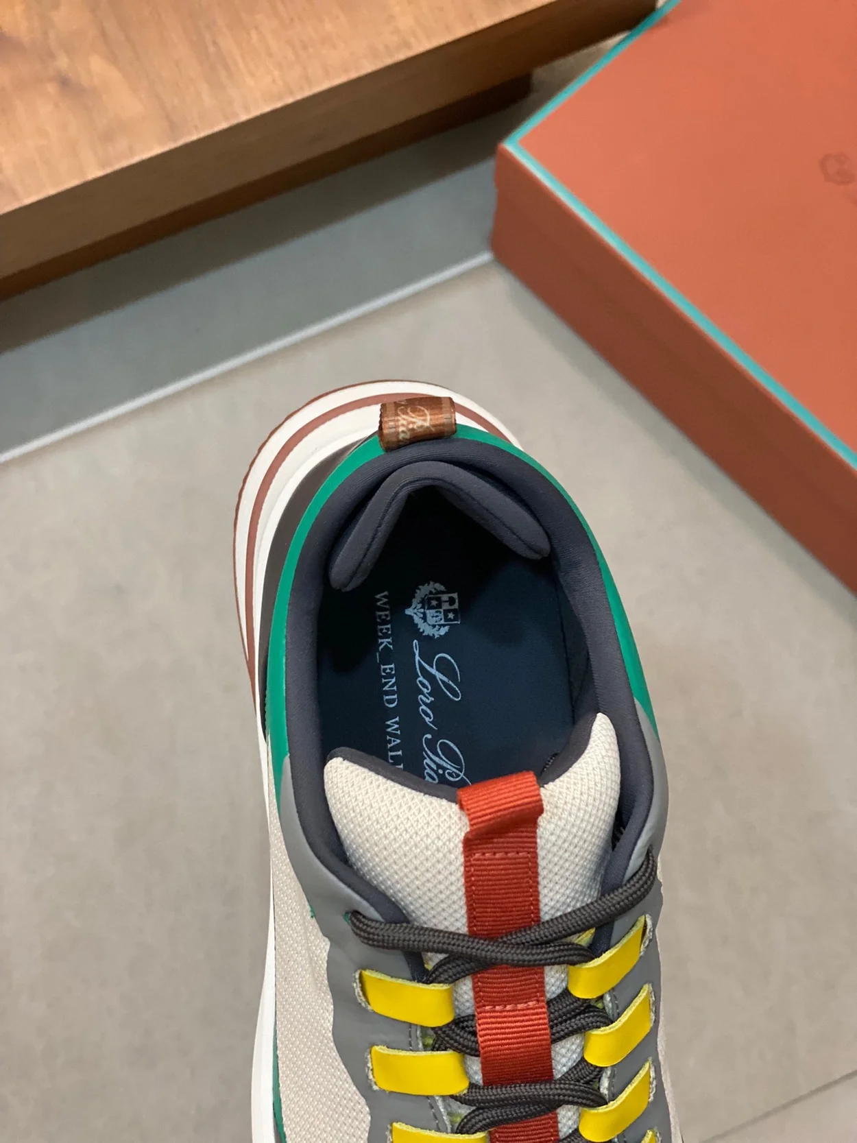 로로피아나 위켄드 퍼포먼스 메쉬 스니커즈