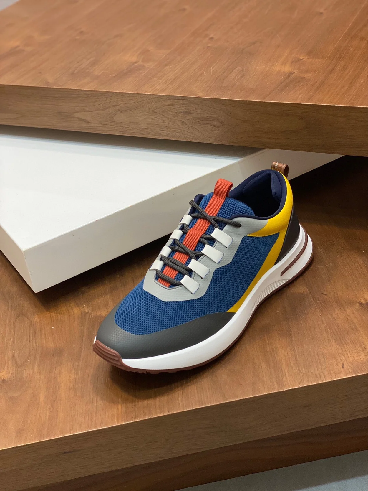 로로피아나 위캔드 월크 스니커즈