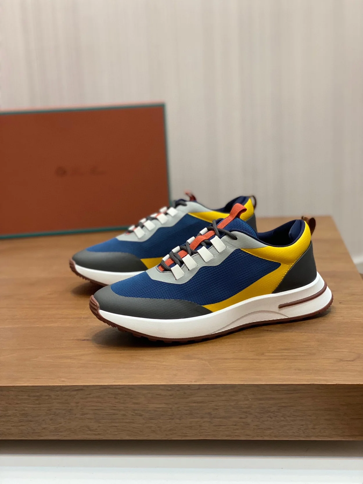 로로피아나 위캔드 월크 스니커즈