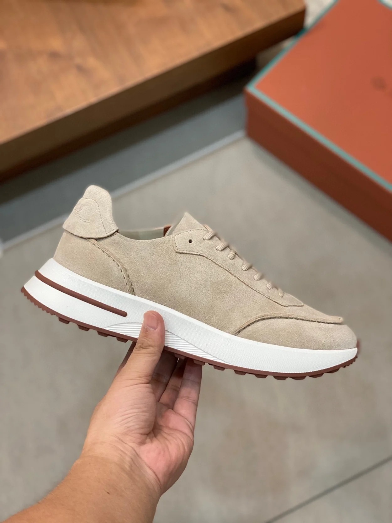 로로피아나 위켄드 스웨이드 스니커즈