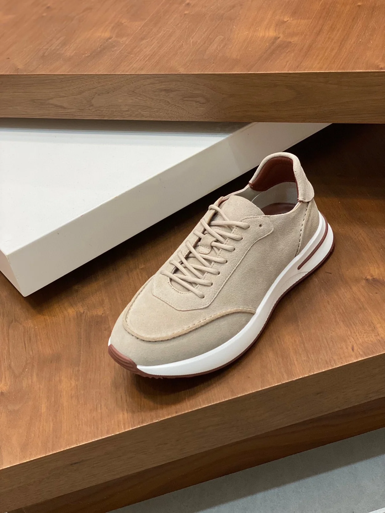 로로피아나 위켄드 스웨이드 스니커즈