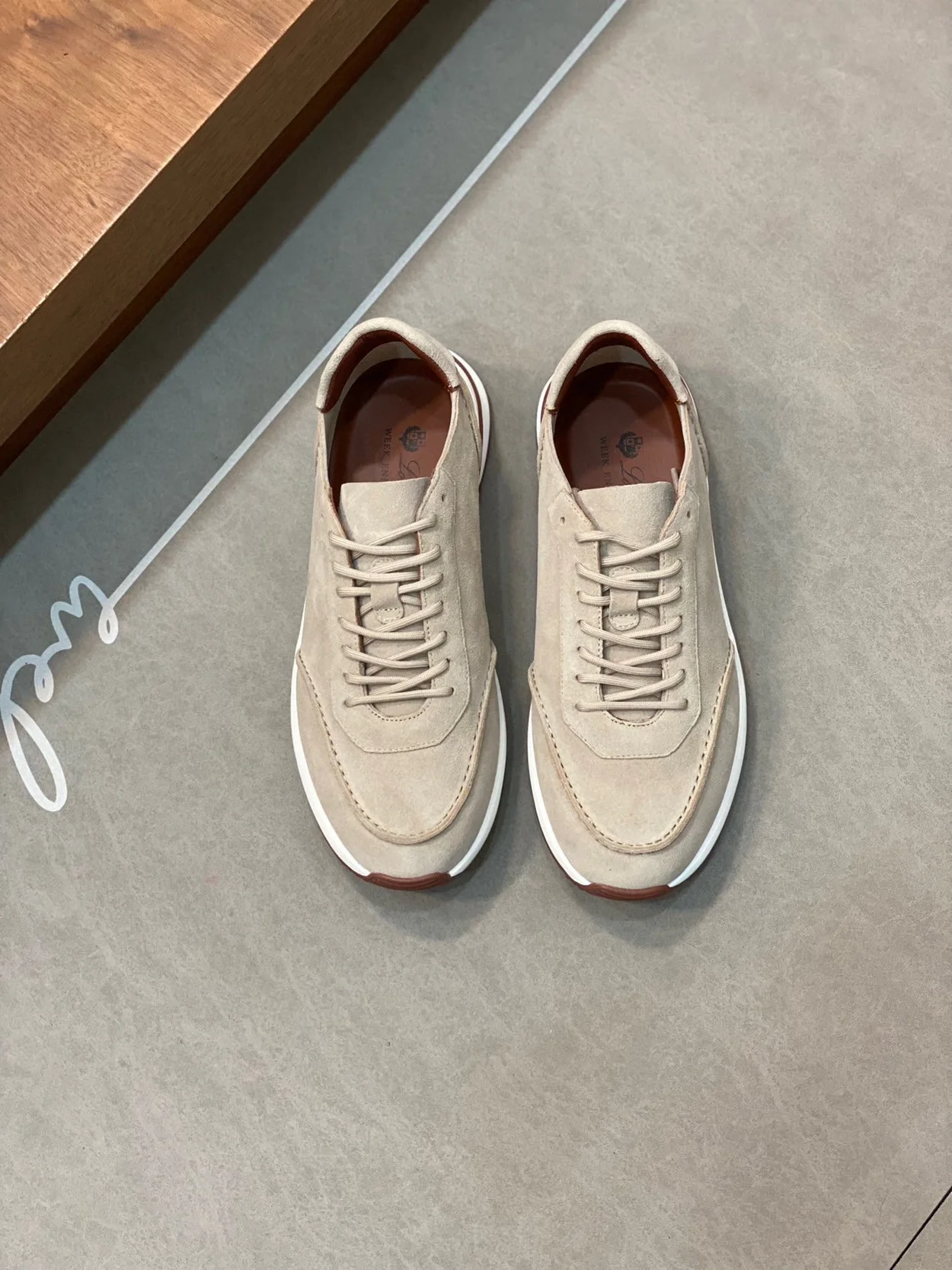 로로피아나 위켄드 스웨이드 스니커즈