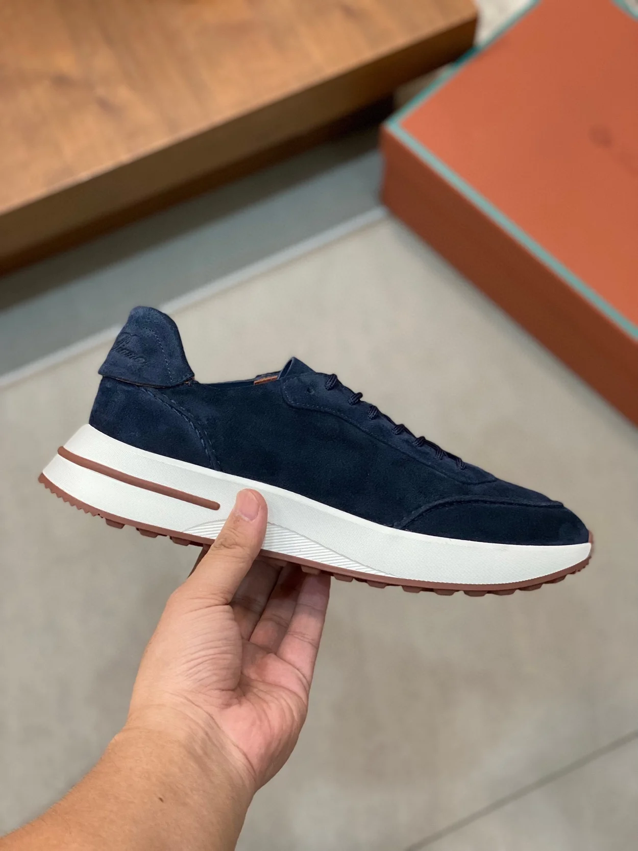 로로피아나 스웨이드 트리밍 스니커즈