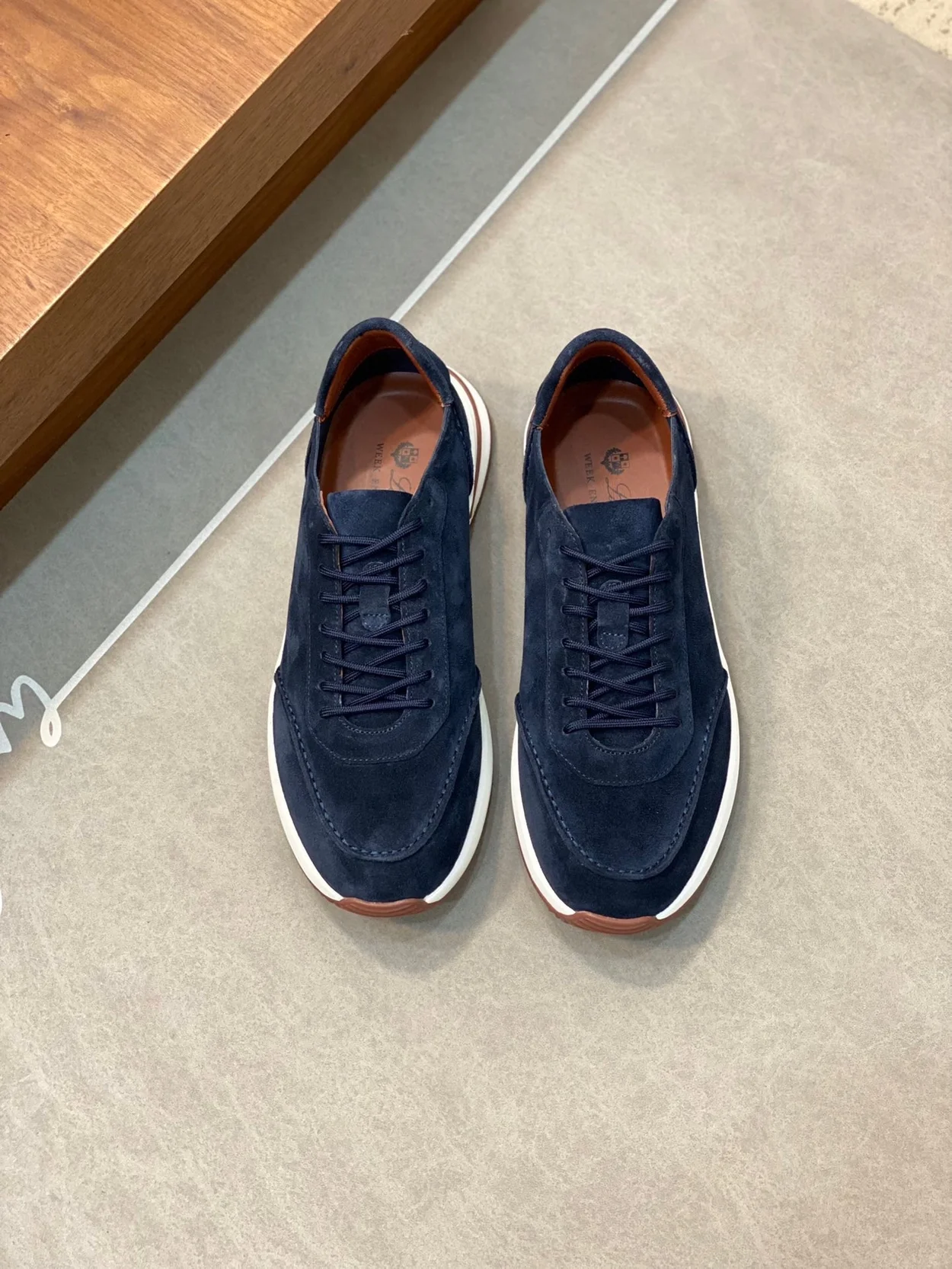 로로피아나 스웨이드 트리밍 스니커즈