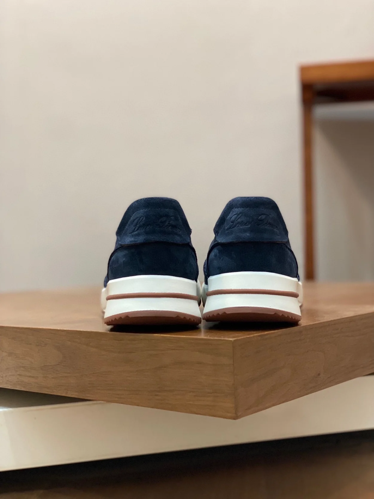 로로피아나 스웨이드 트리밍 스니커즈