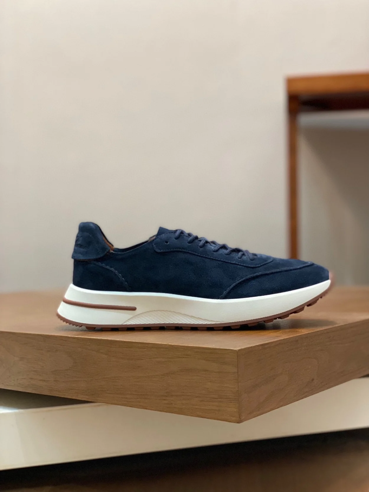 로로피아나 스웨이드 트리밍 스니커즈