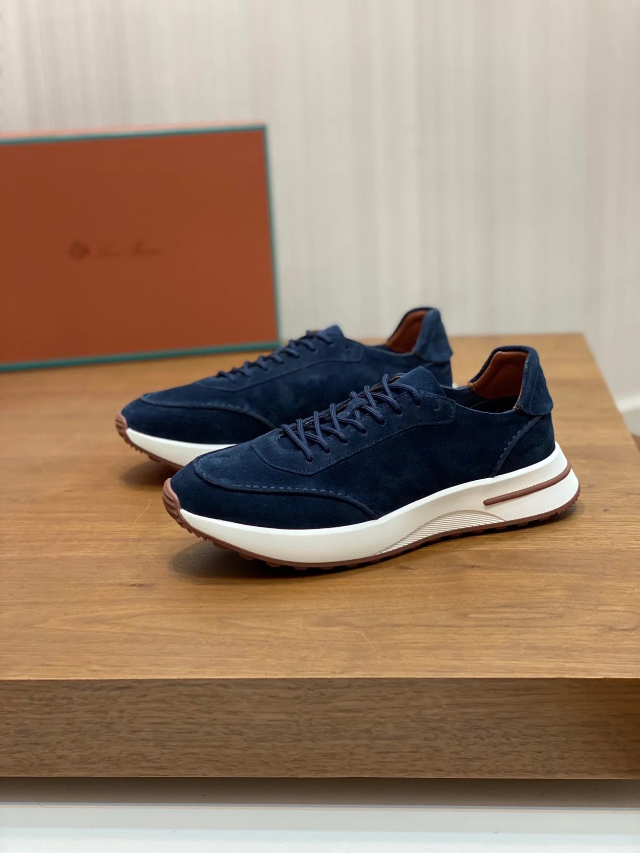 로로피아나 스웨이드 트리밍 스니커즈