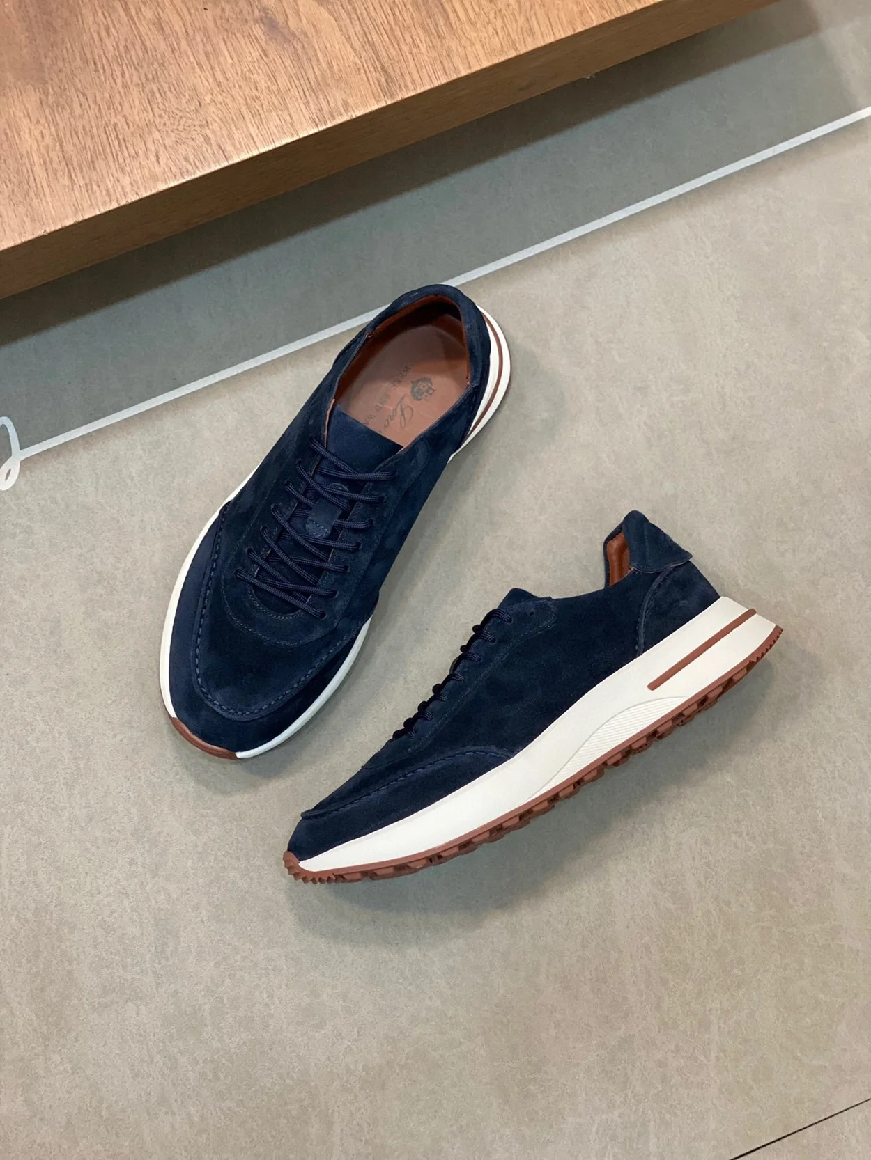 로로피아나 스웨이드 트리밍 스니커즈