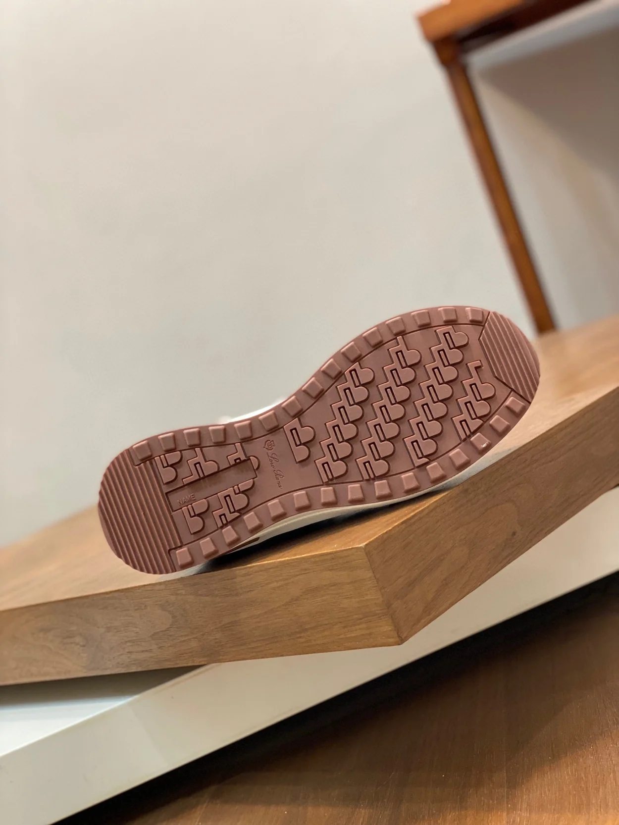 로로피아나 스웨이드 트리밍 스니커즈