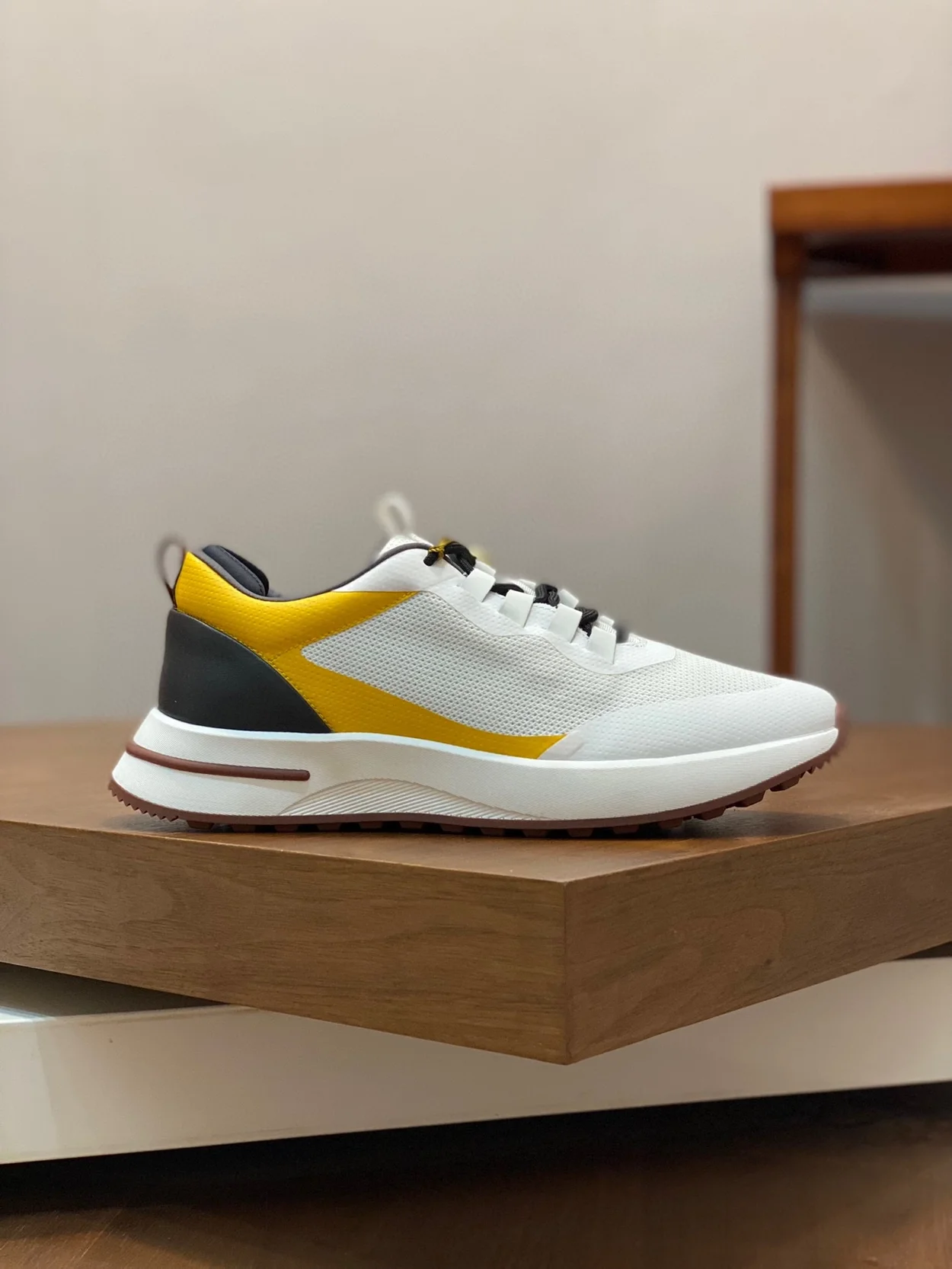 로로피아나 위크앤드 프리즈 망고 스니커즈