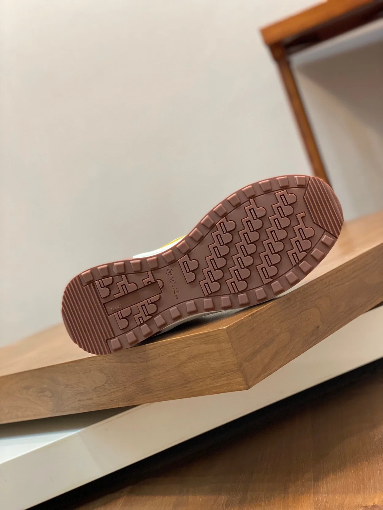 로로피아나 위크앤드 프리즈 망고 스니커즈