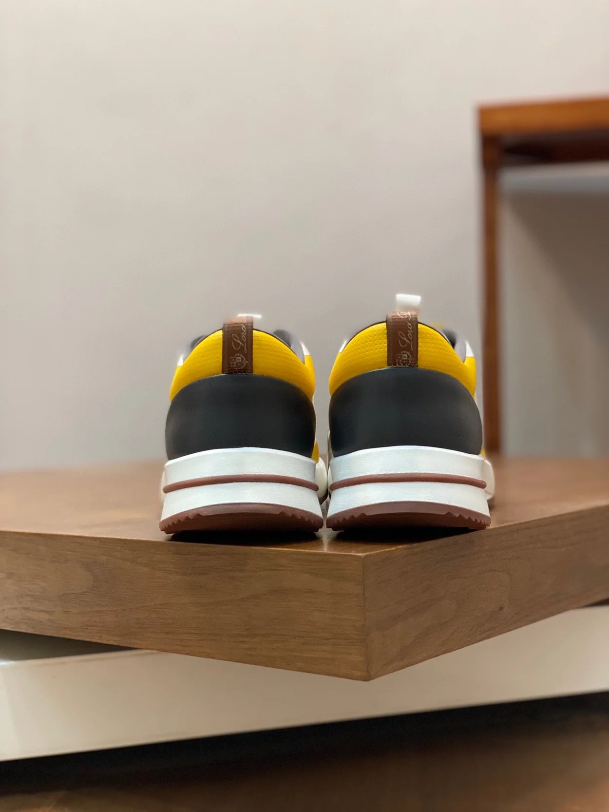 로로피아나 위크앤드 프리즈 망고 스니커즈