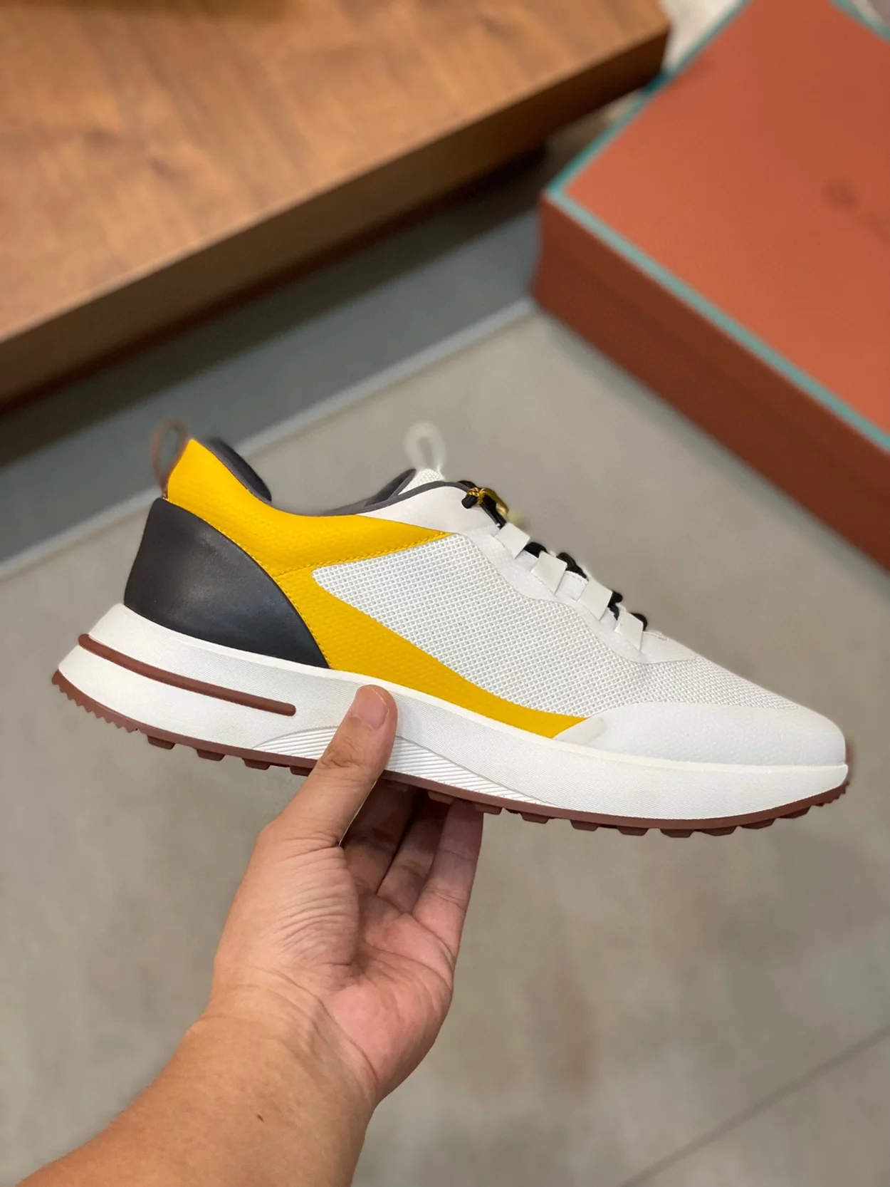 로로피아나 위크앤드 프리즈 망고 스니커즈