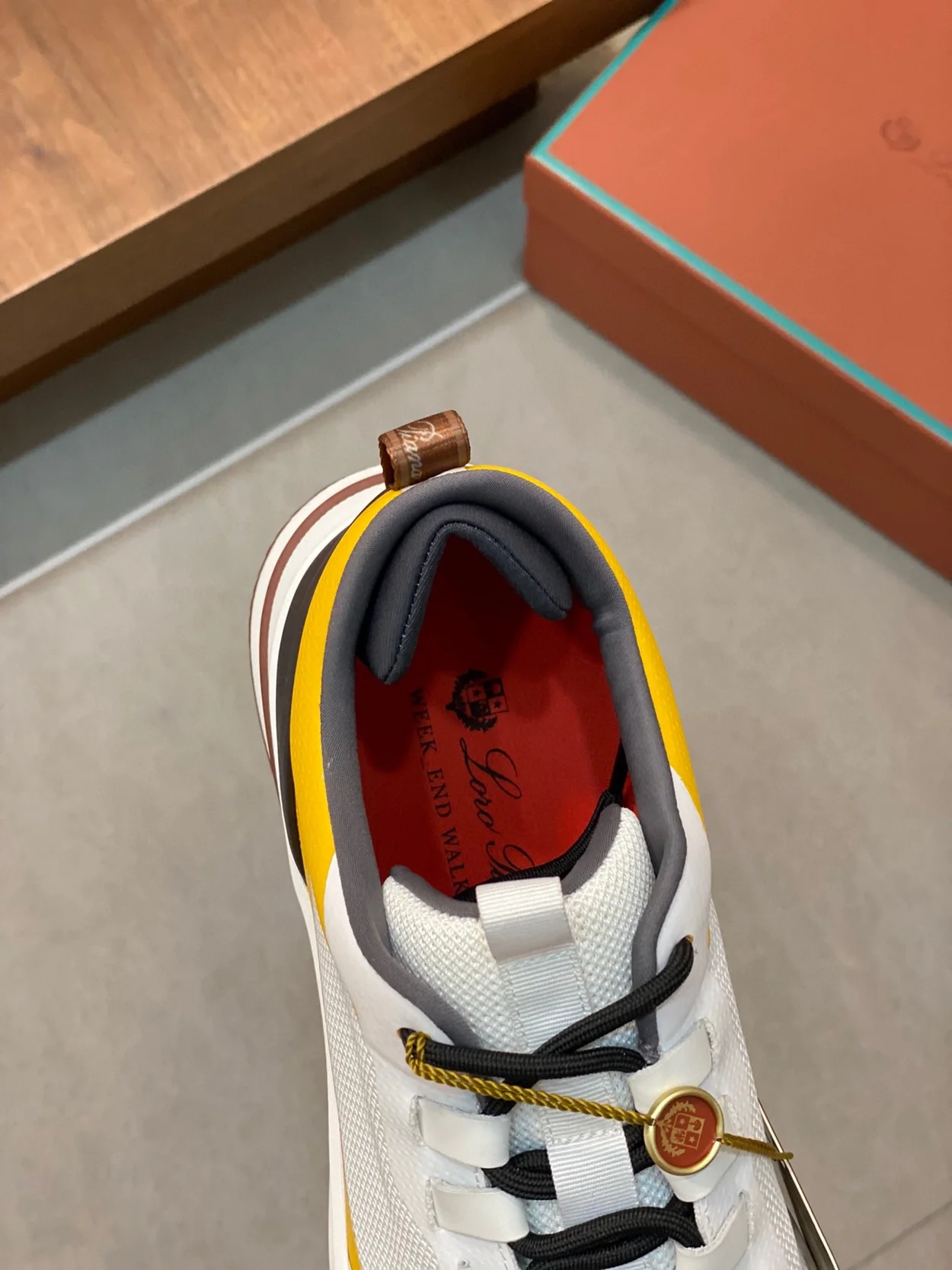 로로피아나 위크앤드 프리즈 망고 스니커즈