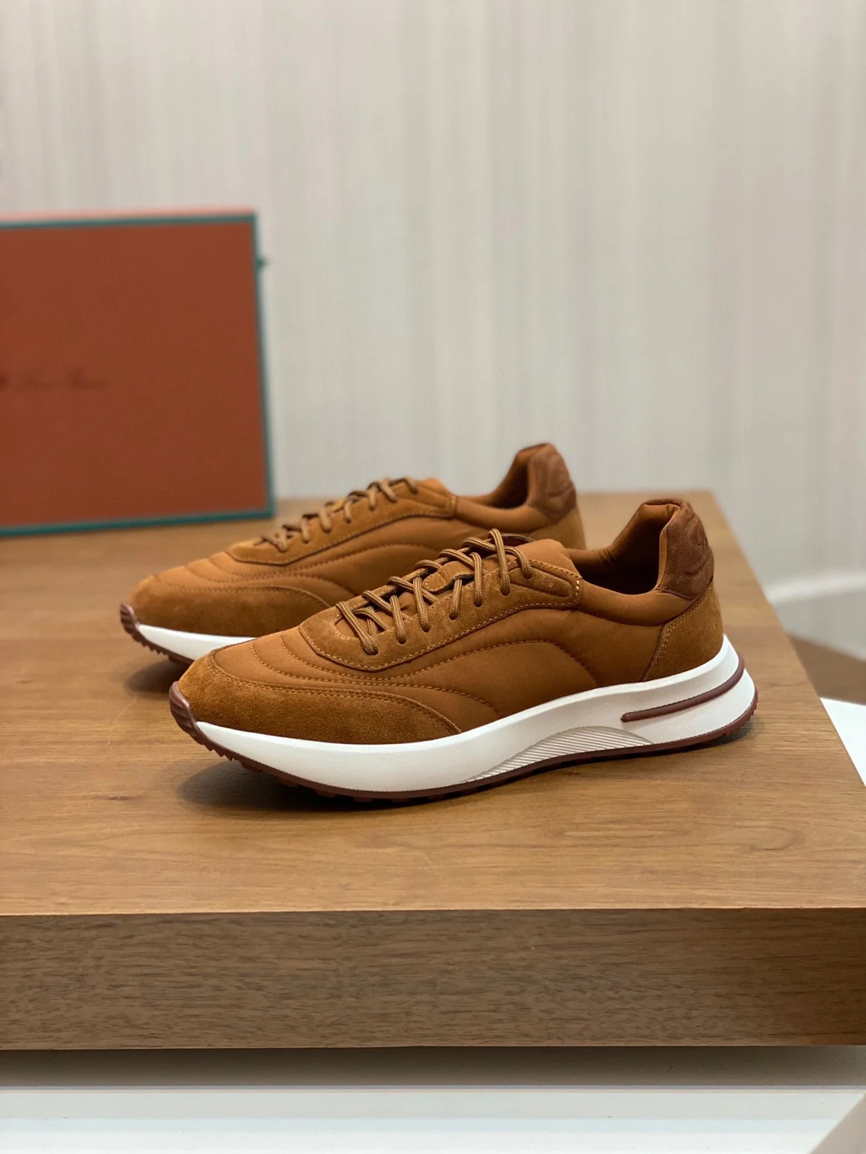 로로피아나 위크앤드 스웨이드 레드 스니커즈