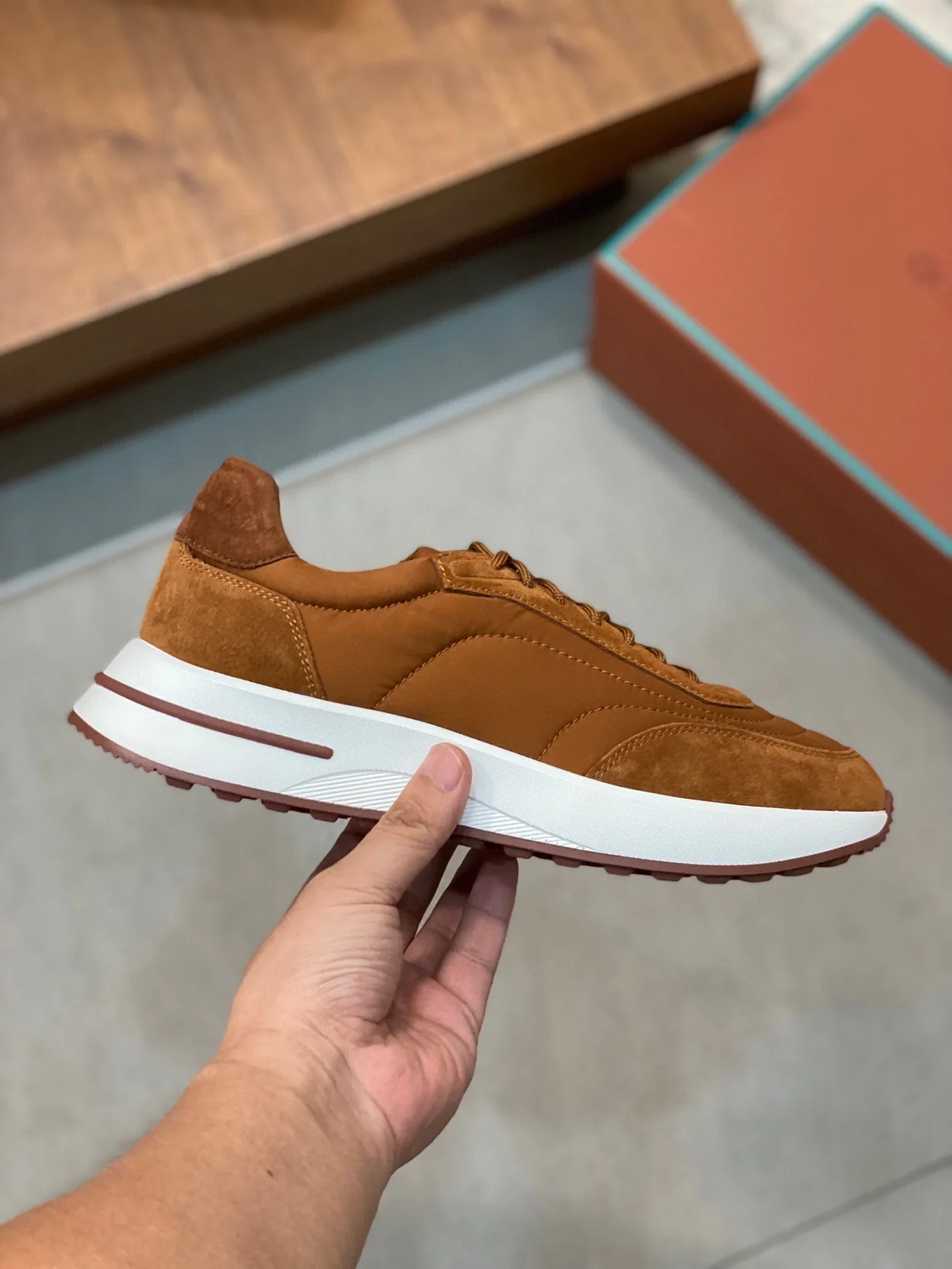 로로피아나 위크앤드 스웨이드 레드 스니커즈