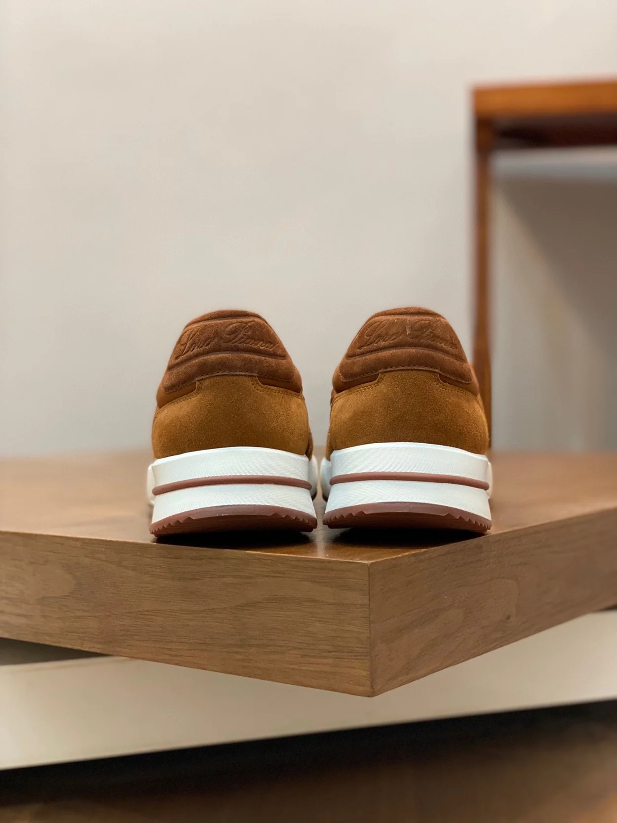 로로피아나 위크앤드 스웨이드 레드 스니커즈