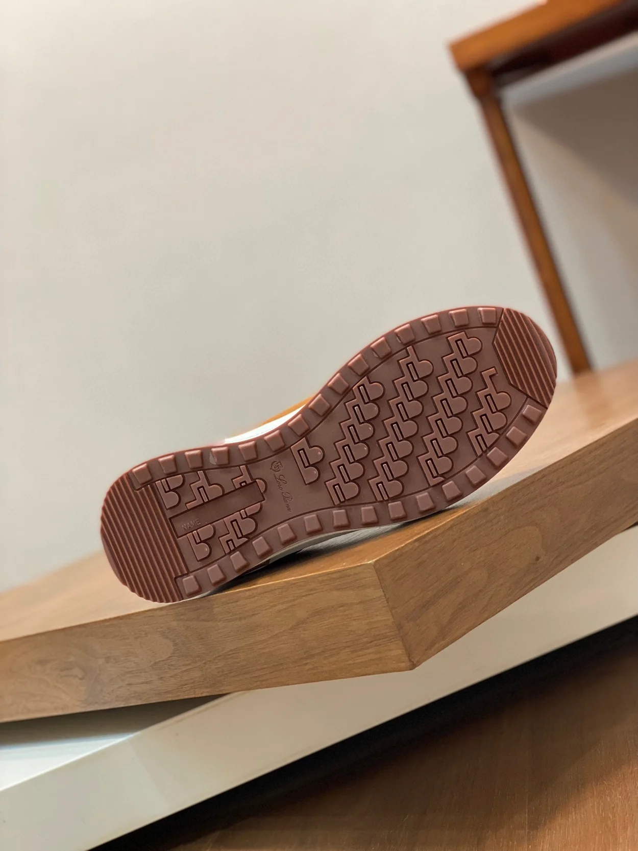 로로피아나 위크앤드 스웨이드 레드 스니커즈