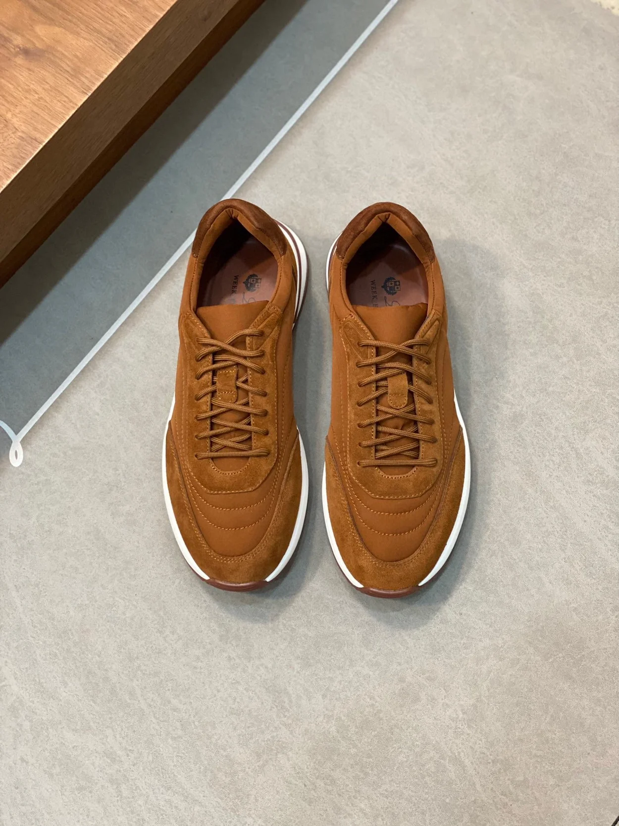 로로피아나 위크앤드 스웨이드 레드 스니커즈