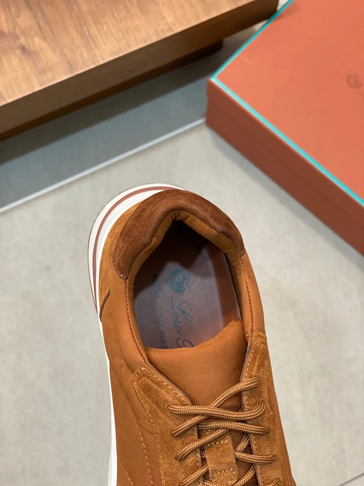 로로피아나 위크앤드 스웨이드 레드 스니커즈