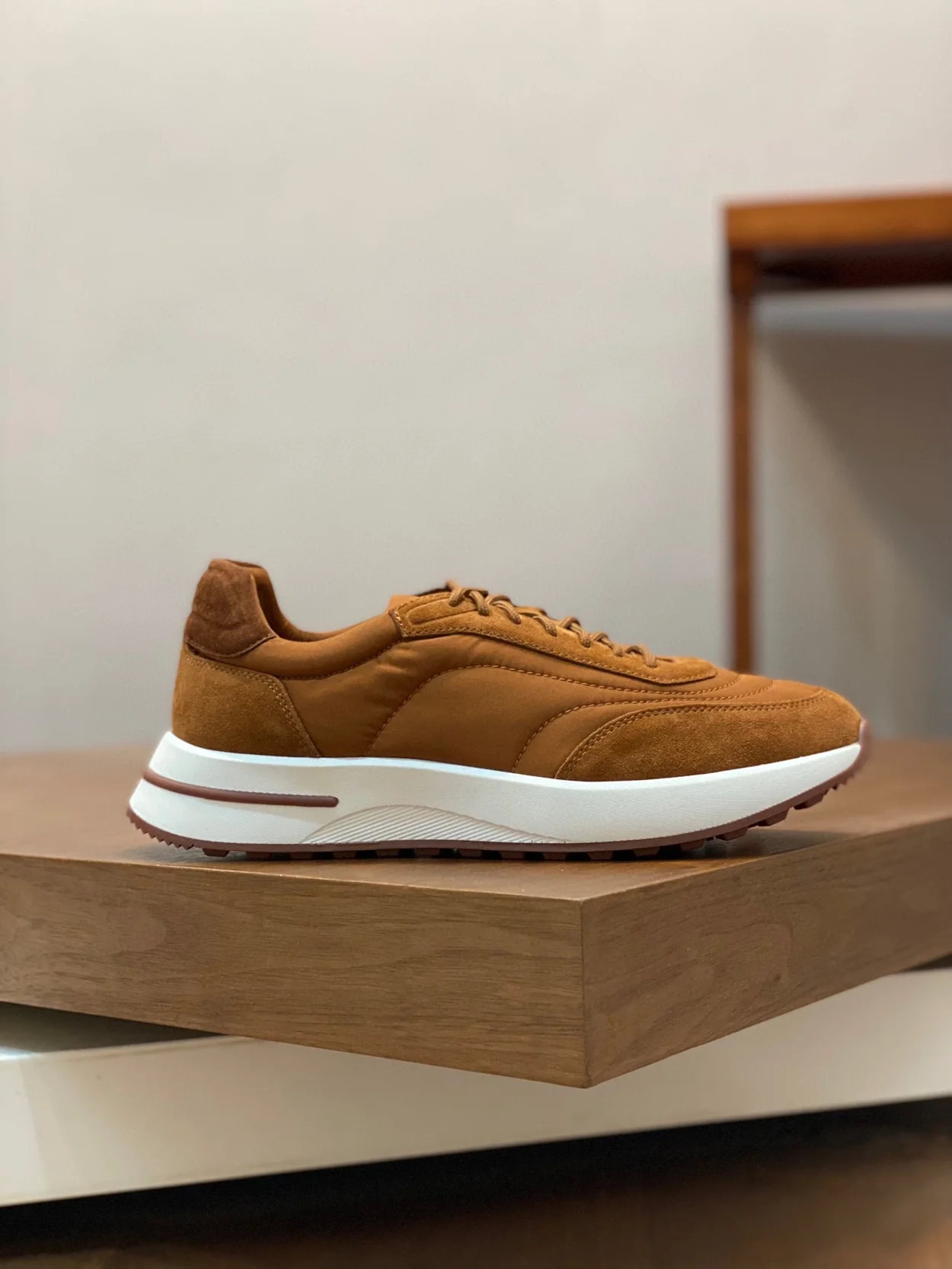 로로피아나 위크앤드 스웨이드 레드 스니커즈