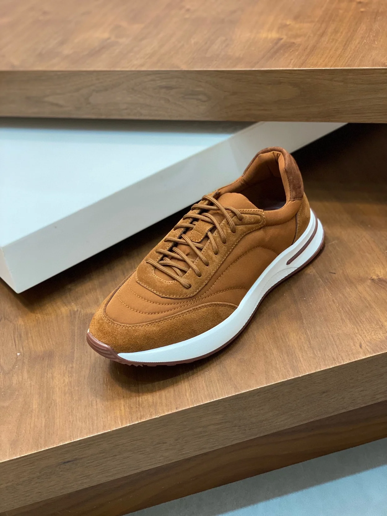 로로피아나 위크앤드 스웨이드 레드 스니커즈