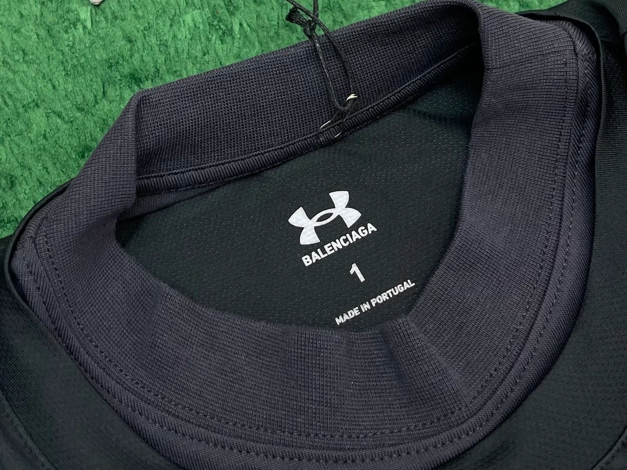 발렌시아가 언더아머 트리플 레이어드 롱슬리브 티셔츠