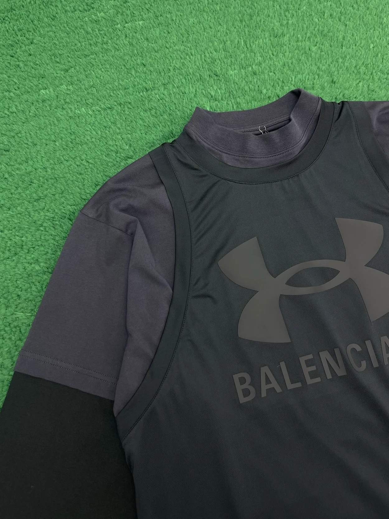 발렌시아가 언더아머 트리플 레이어드 롱슬리브 티셔츠