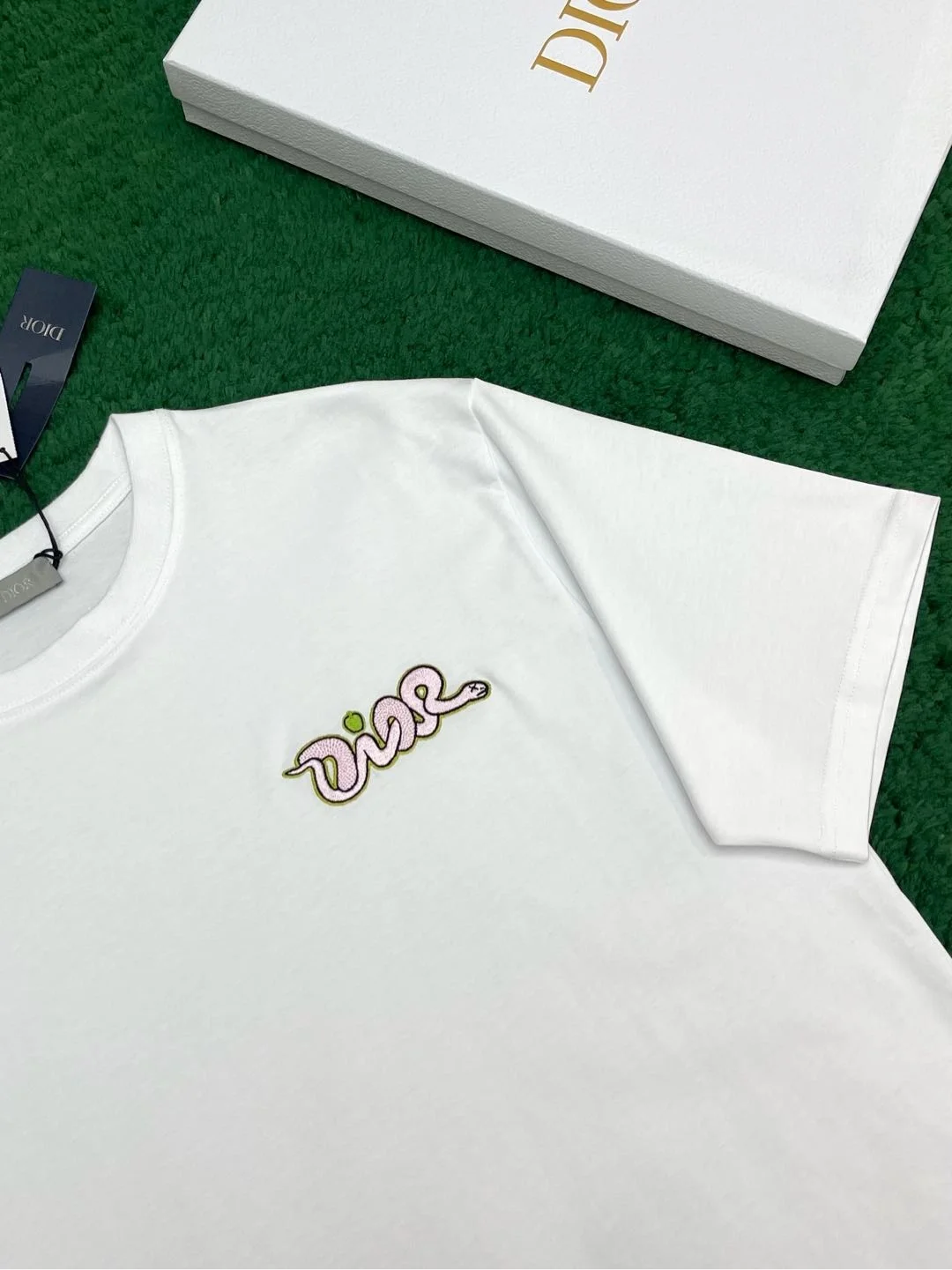 디올 AND KAWS 캐주얼 핏 티셔츠 화이트