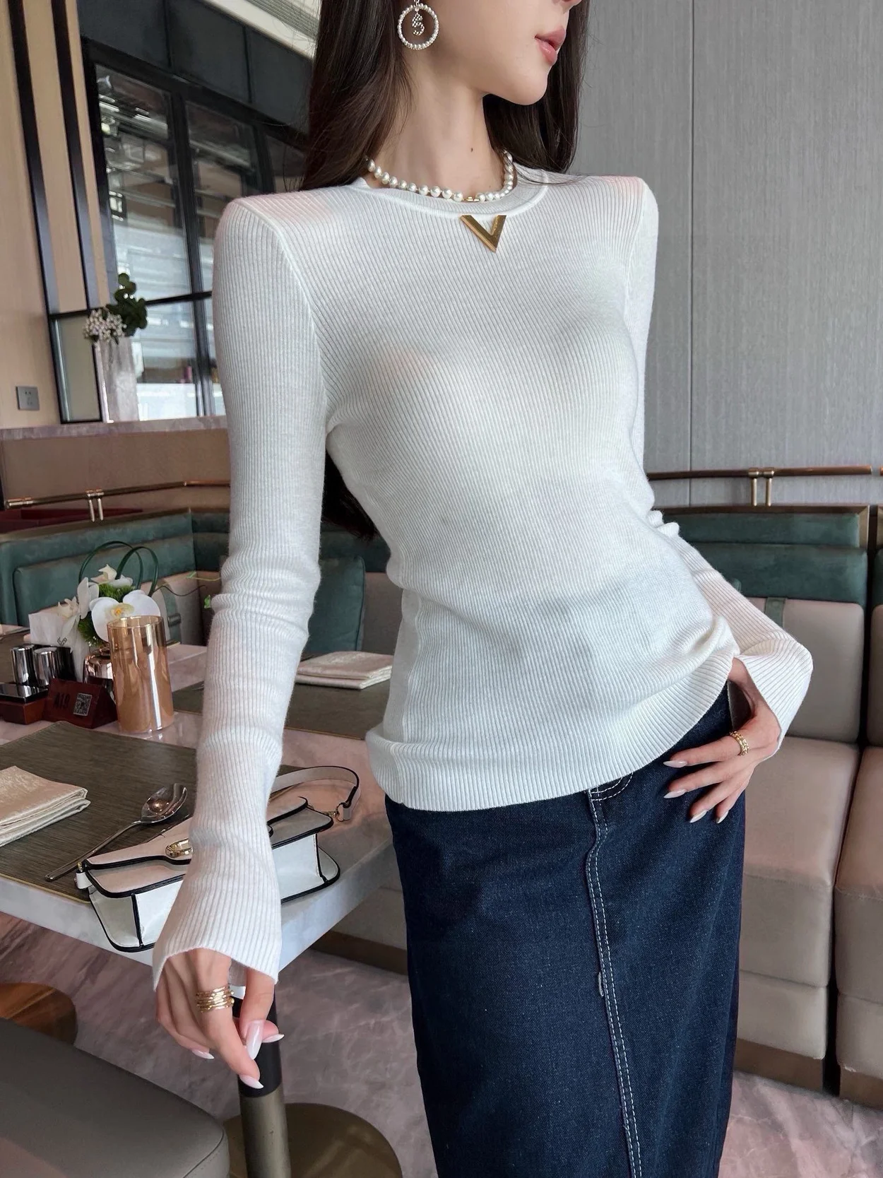 발렌티노 로고 골지 티셔츠 아이보리