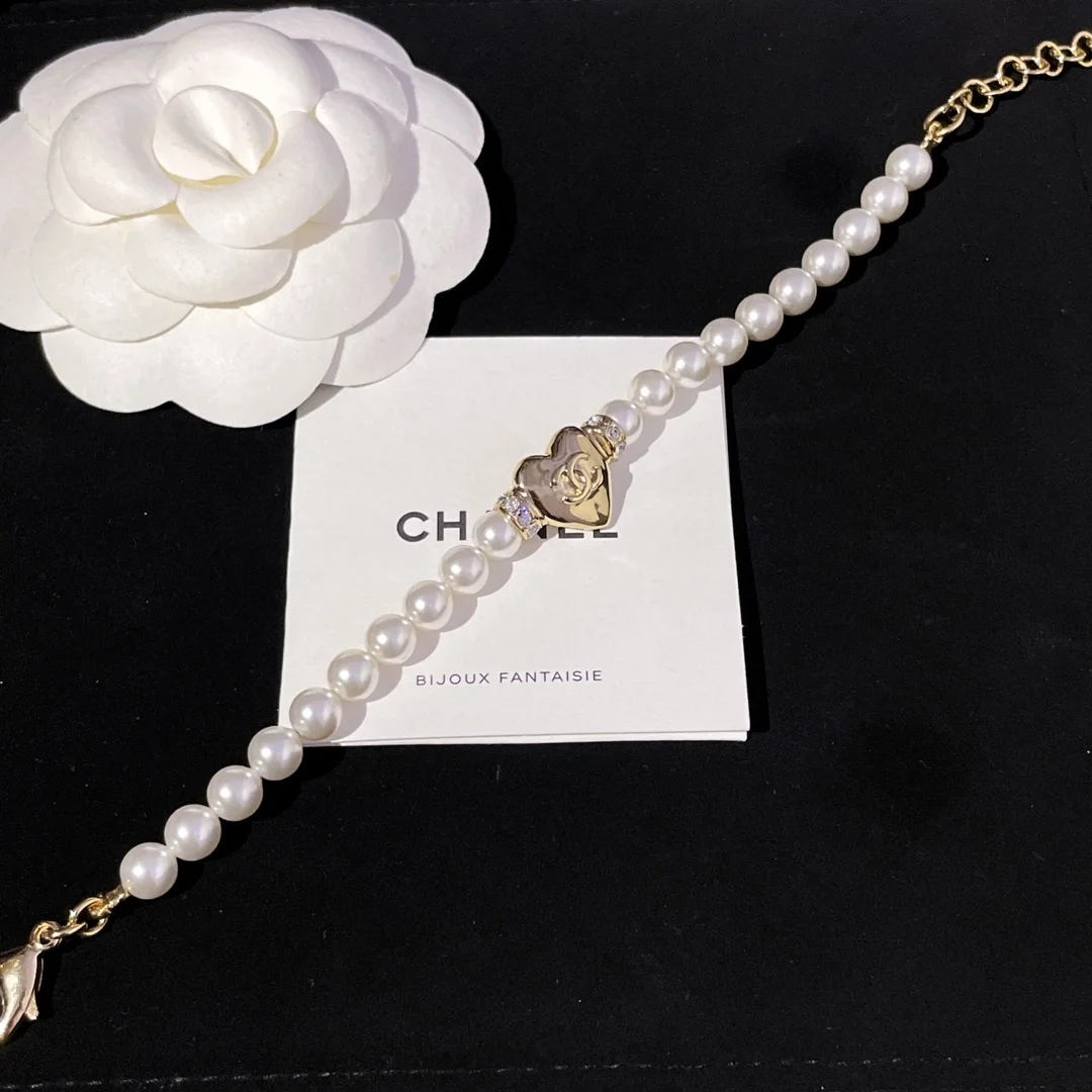 샤넬 메탈 글래스 펄 스트라스 팔찌