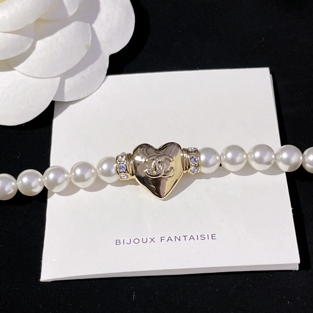 샤넬 메탈 글래스 펄 스트라스 팔찌