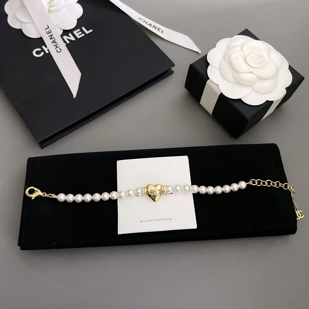 샤넬 메탈 글래스 펄 스트라스 팔찌