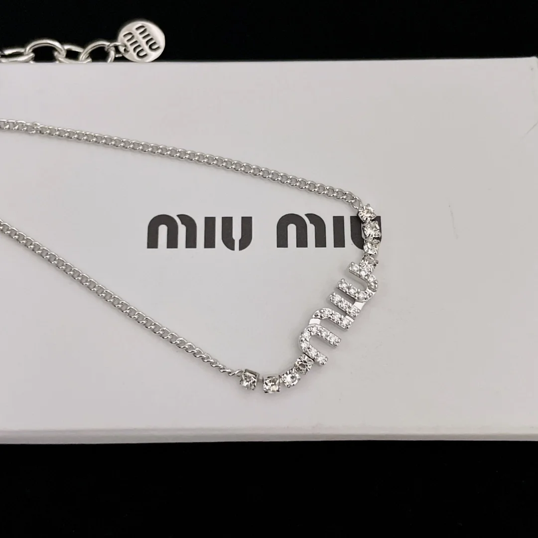 미우미우 크리스탈 장식 메탈 브레이슬릿