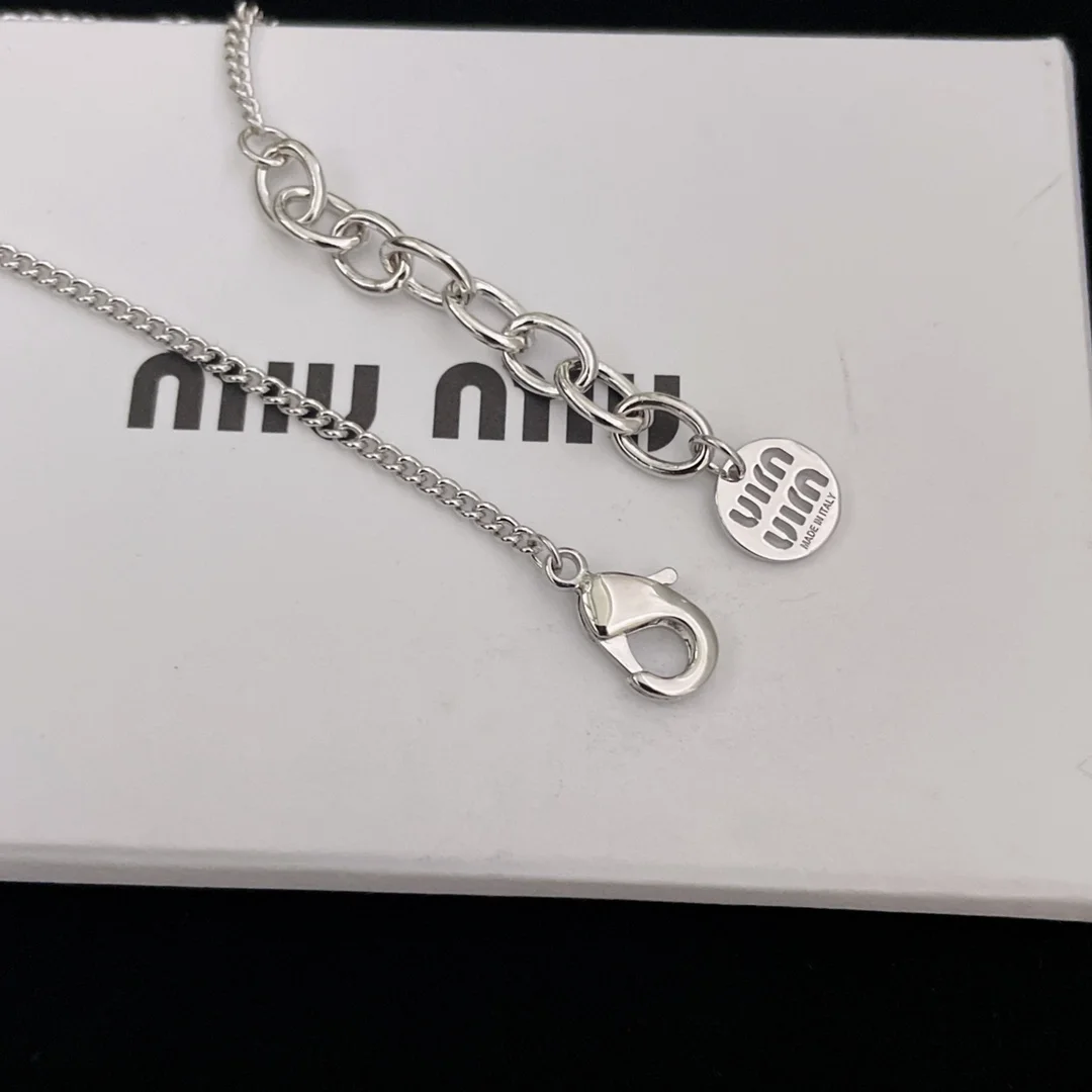 미우미우 크리스탈 장식 메탈 브레이슬릿