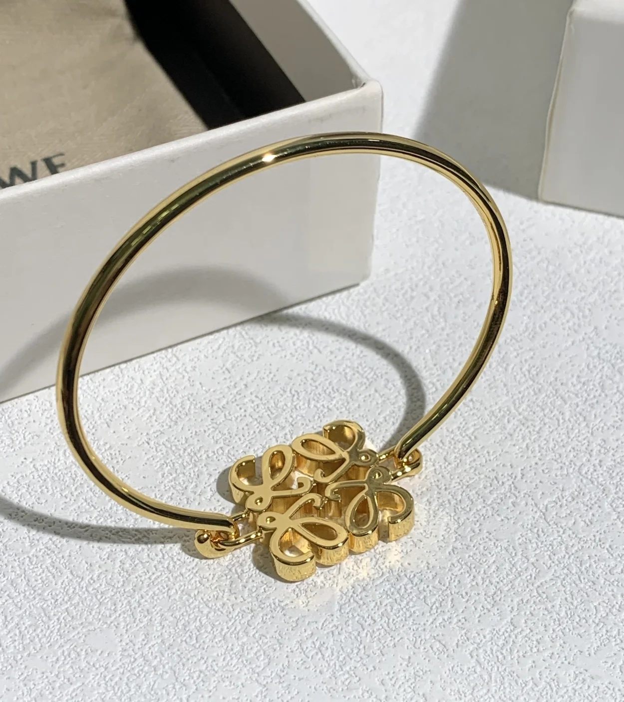 로에베 페이브 애너그램 오픈 브레이슬릿