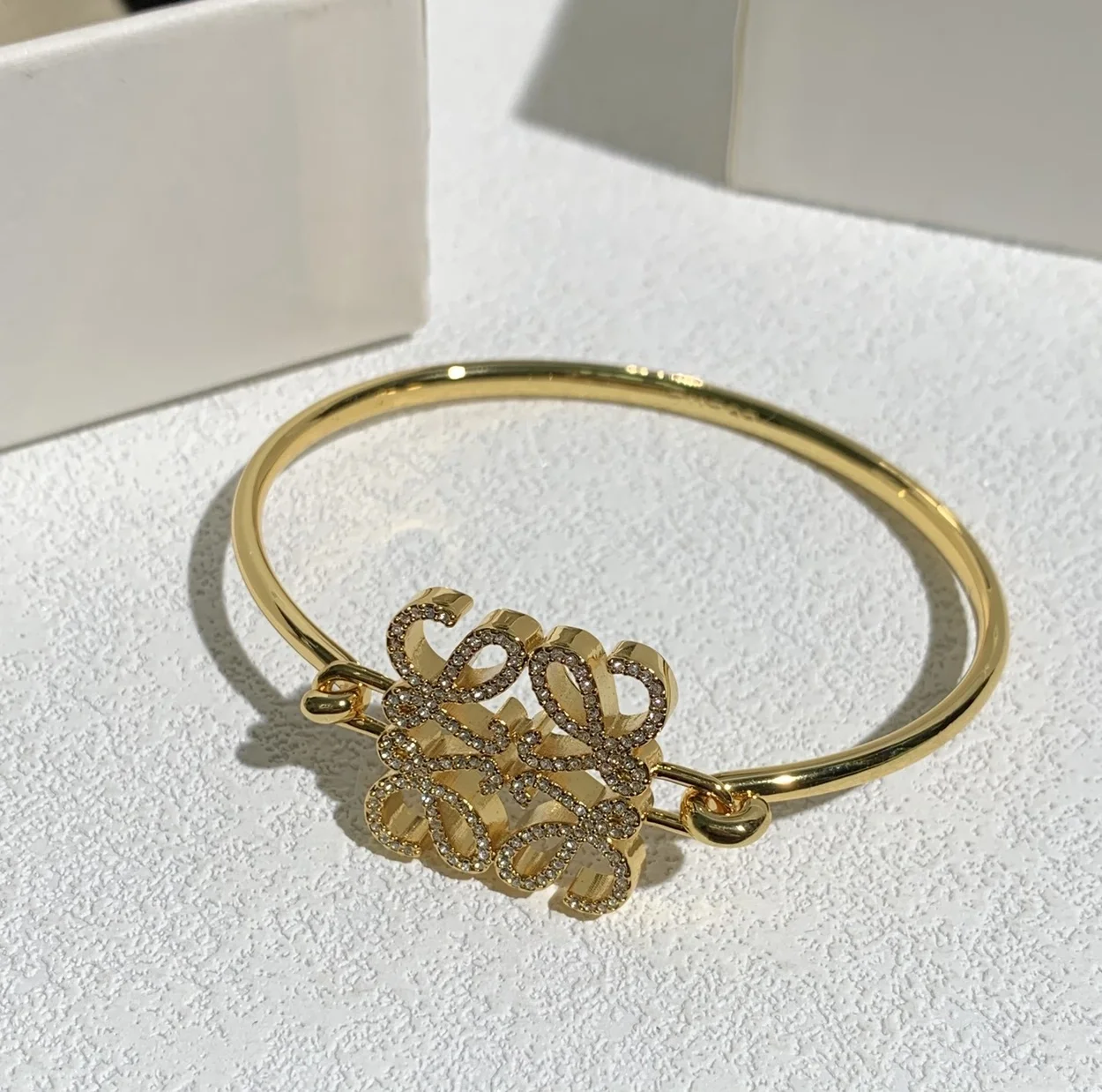 로에베 페이브 애너그램 오픈 브레이슬릿