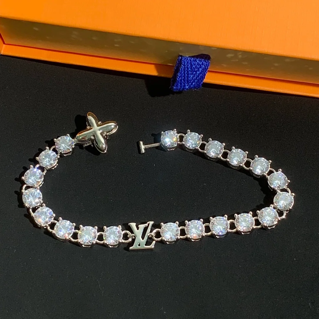 루이비통 크리스탈 팔찌 MP3355