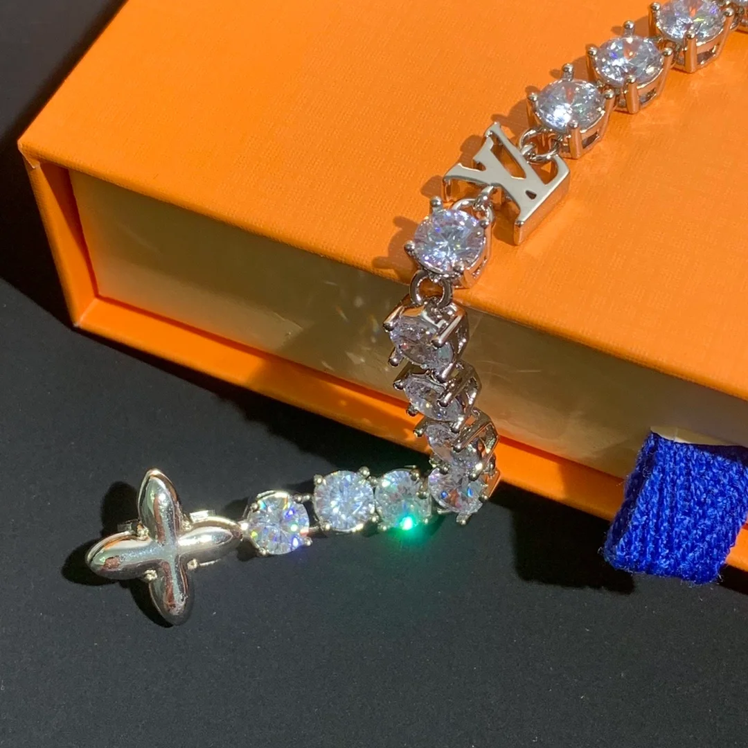 루이비통 크리스탈 팔찌 MP3355