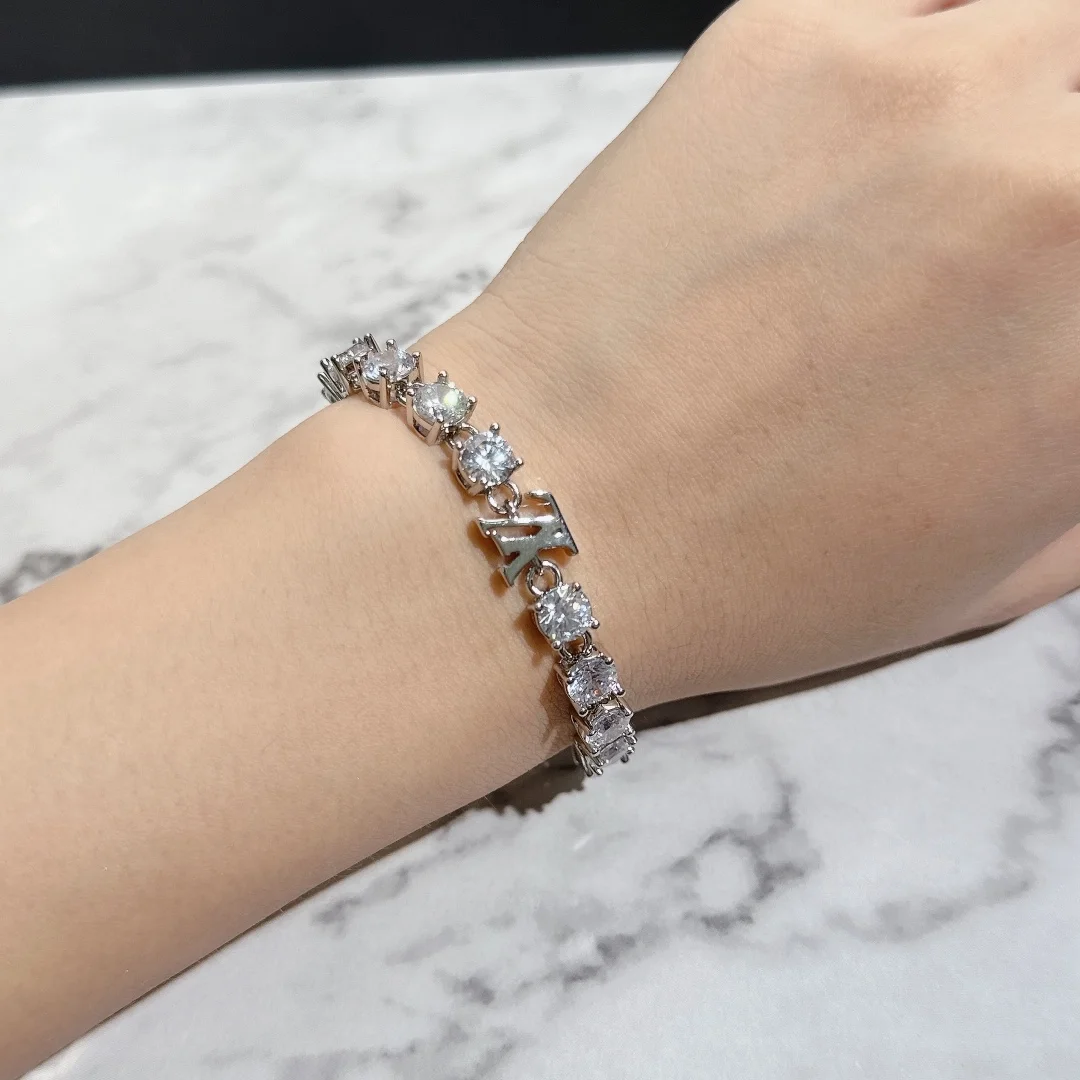 루이비통 크리스탈 팔찌 MP3355