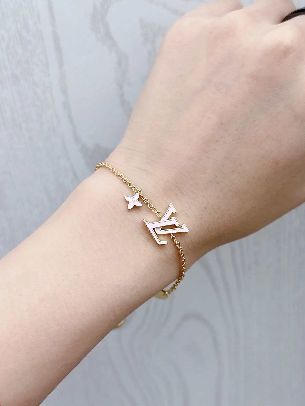 루이비통 아이코닉 에나멜 팔찌 M1008A