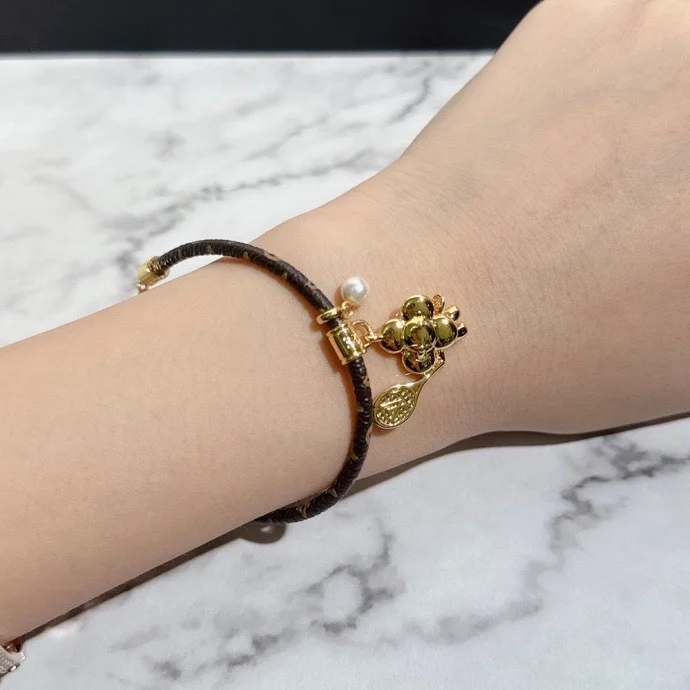 루이비통 비비엔 온 더 코트 팔찌 M8087Z