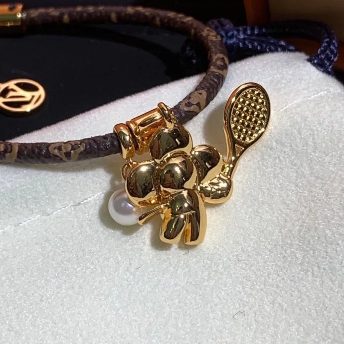 루이비통 비비엔 온 더 코트 팔찌 M8087Z