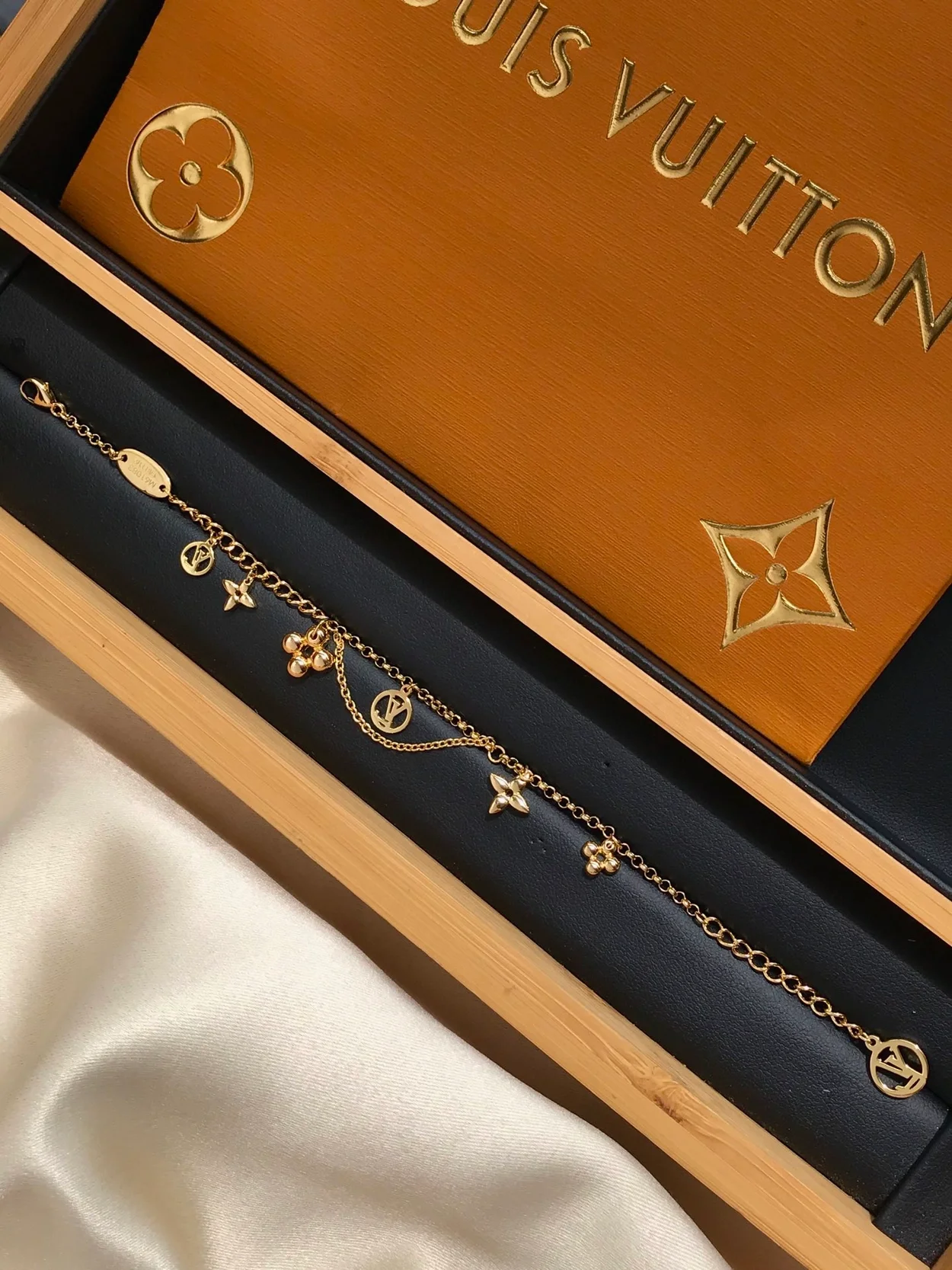 루이비통 블루밍 서플 브레이슬릿 팔찌 M64858