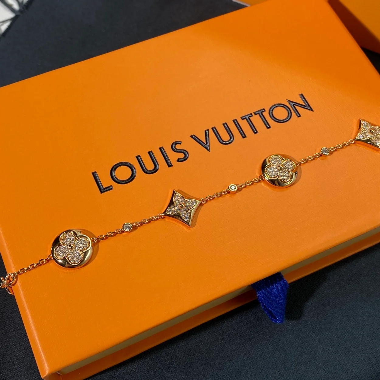 루이비통 블라썸 BB 멀티 모티프 팔찌 핑크 골드 & 다이아몬드 Q95650