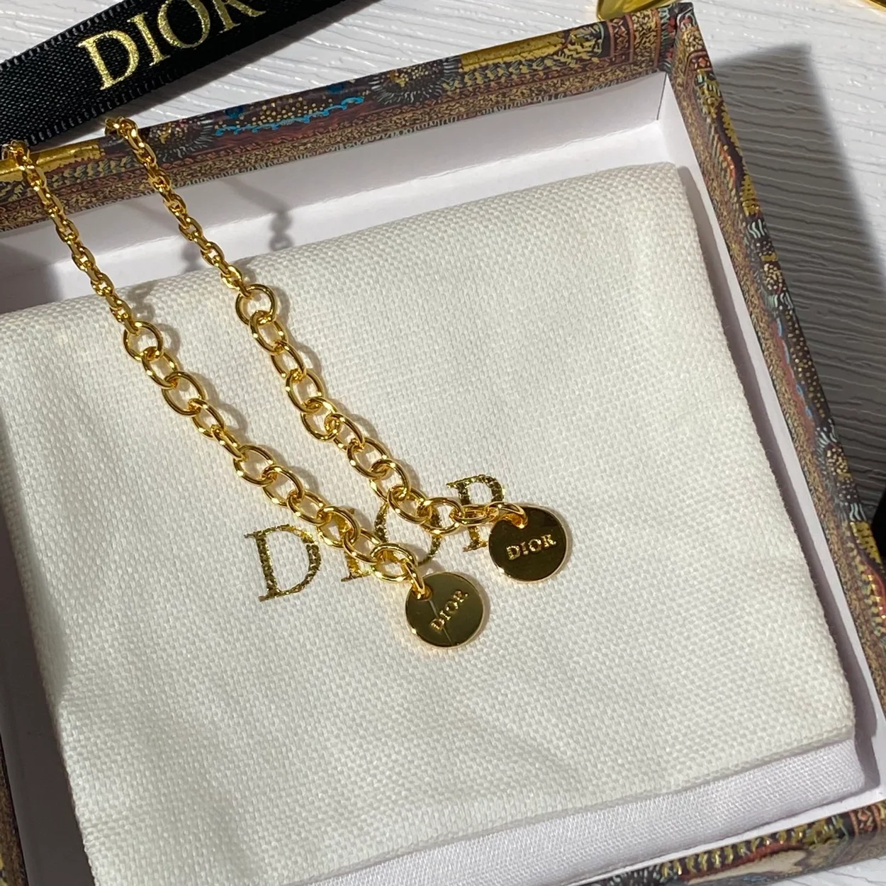 디올 클레어 D 룬 팔찌