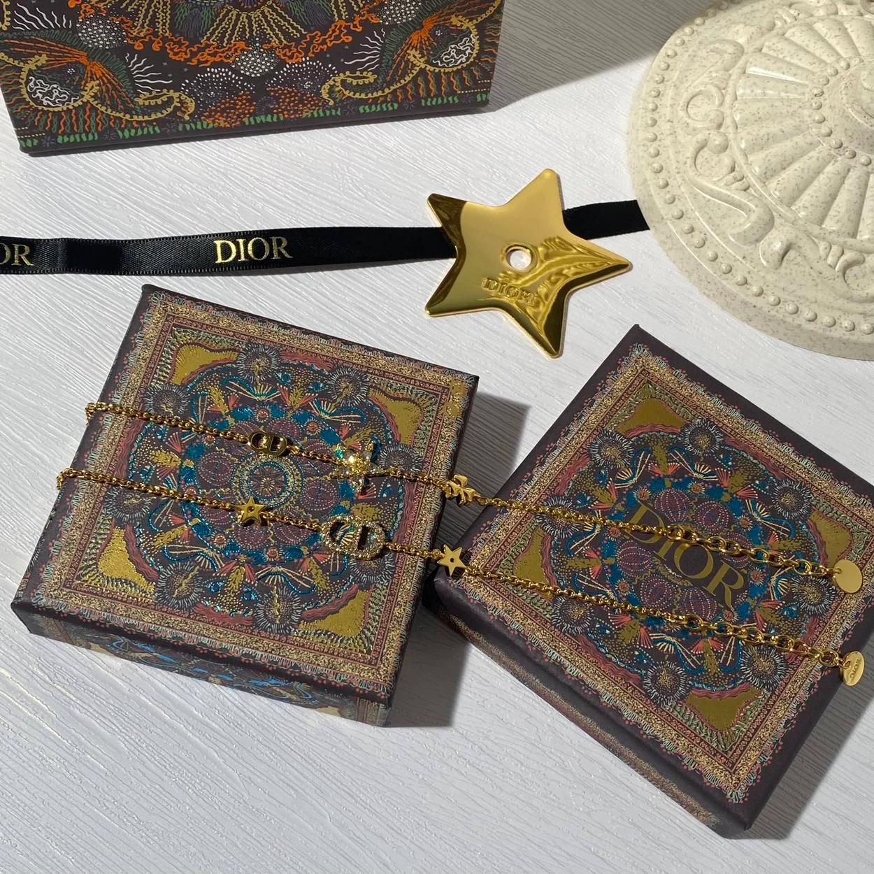 디올 클레어 D 룬 팔찌