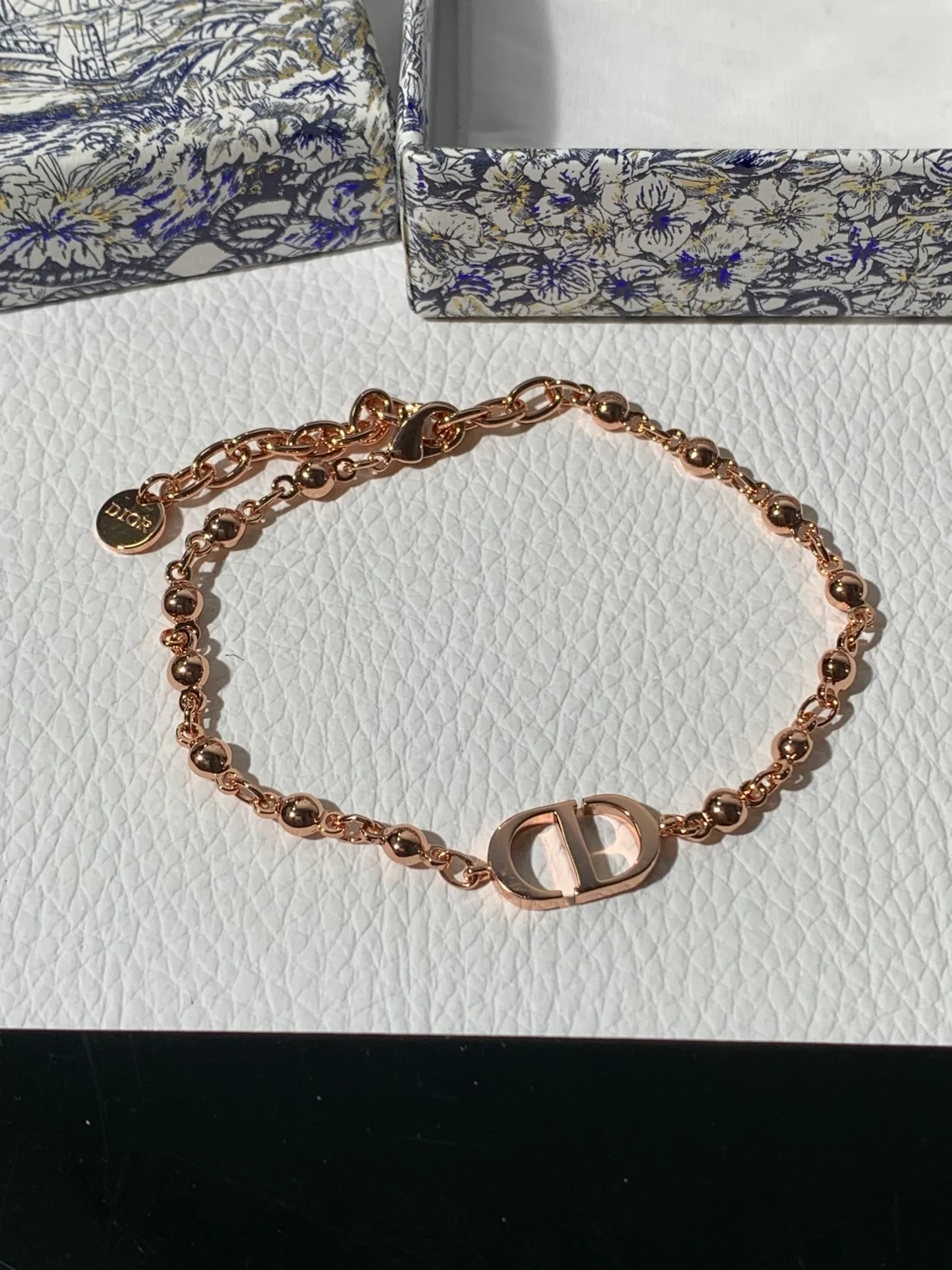 디올 쁘띠 CD 핑크 메탈 팔찌