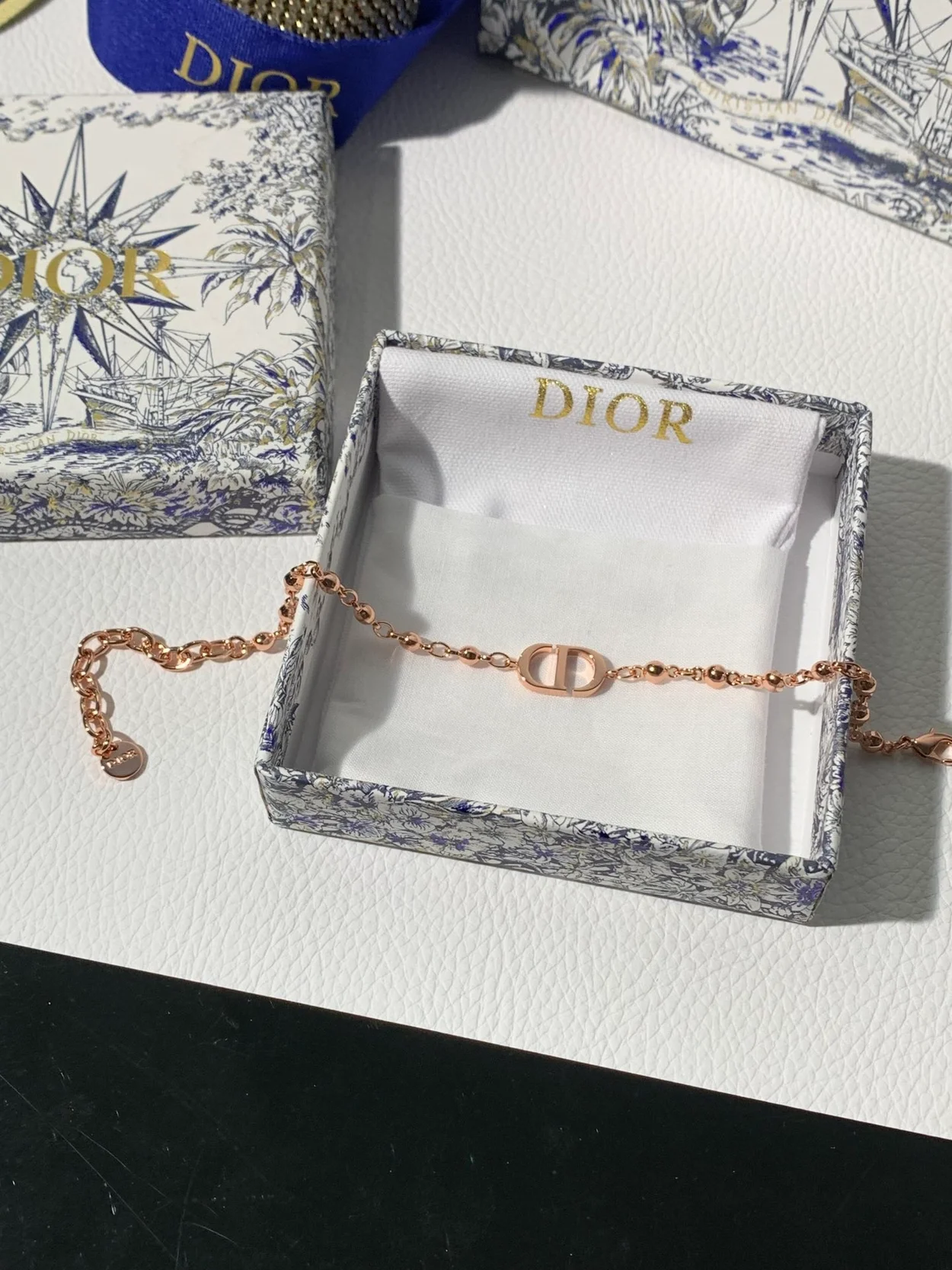 디올 쁘띠 CD 핑크 메탈 팔찌