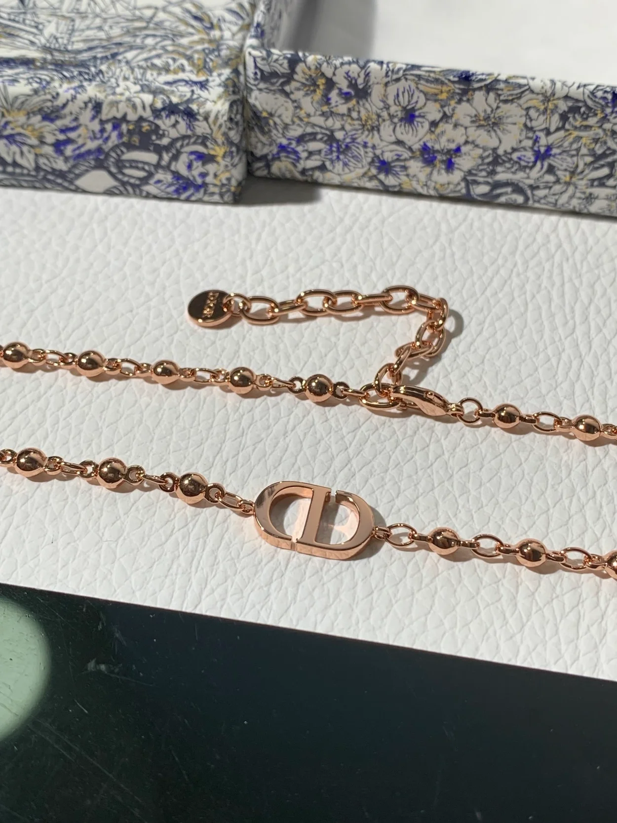 디올 쁘띠 CD 핑크 메탈 팔찌